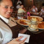 Por qué algunos restaurantes de EE.UU. están prohibiendo las propinas