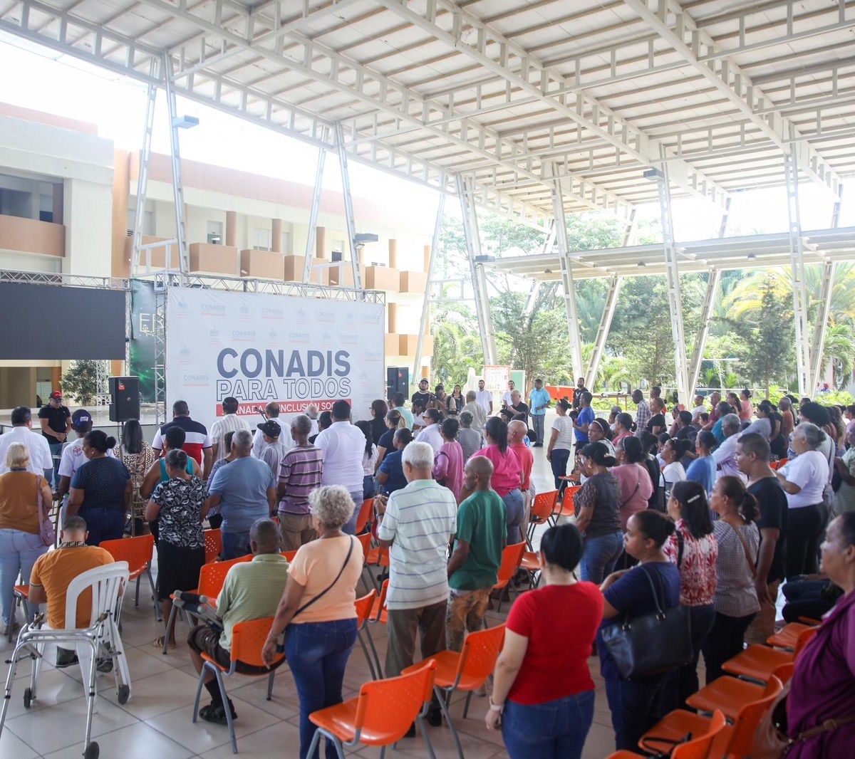Conadis lleva servicios de inclusión social a personas con discapacidad en Valverde