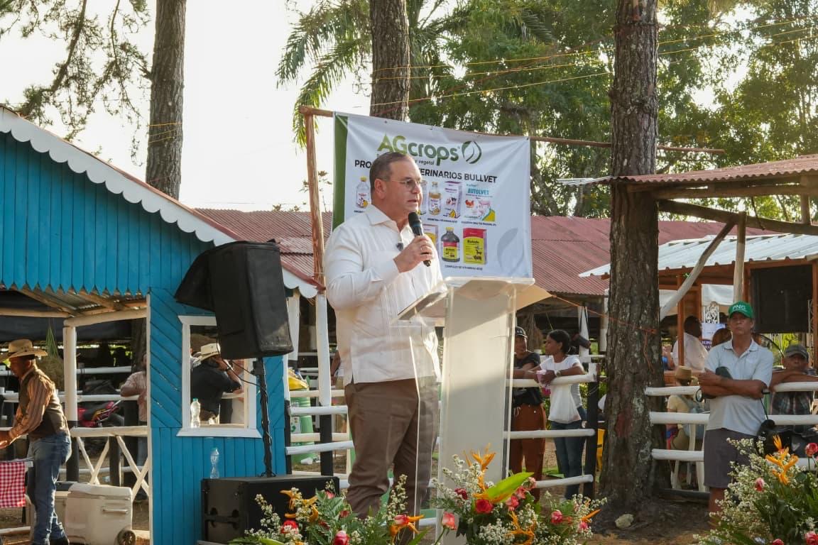 Agricultura anuncia entrega de 20 mil pacas de alimento para ganado por sequía en la región Norte