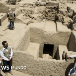 "Fue diseñada para un personaje de la élite": el extraordinario hallazgo de una tumba repleta de reliquias de la antigua cultura chimú en Perú