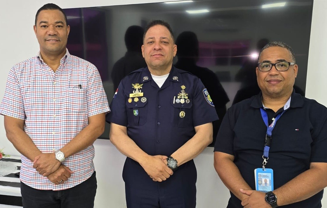 Coronel René Luna anuncia reforzamiento de seguridad y acercamiento con comunitario de SDO