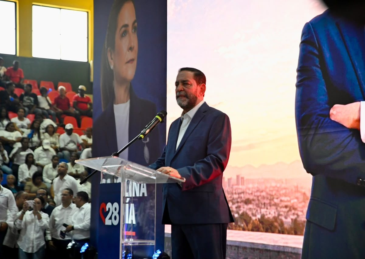 Eligio Jáquez destaca trayectoria de Carolina Mejía y el avance del liderazgo femenino en la política