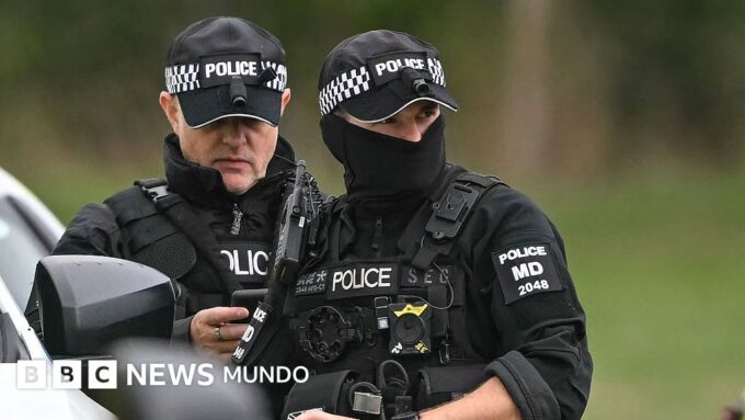 Arrestan a 5 sospechosos de preparar un atentado tras un "incidente grave" cerca de una base aérea británica utilizada por el ejército de EE.UU.
