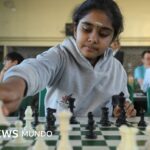 Una niña prodigio británica de 11 años se convierte en la gran maestra más joven de la historia del ajedrez