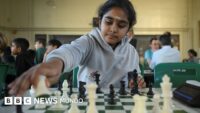 Una niña prodigio británica de 11 años se convierte en la gran maestra más joven de la historia del ajedrez