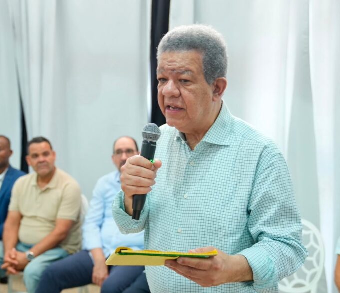 Leonel emplaza a funcionarios por crisis eléctrica: “Ustedes no están para quejarse, están para resolver”