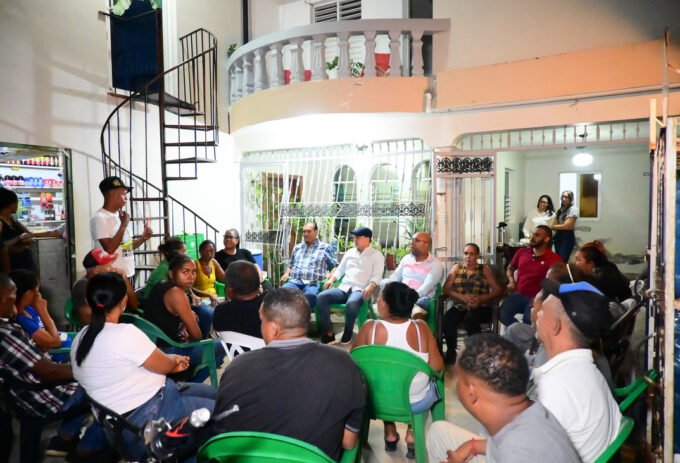 Abel Martínez plantea fortalecer educación y emprendimiento para reducir la pobreza