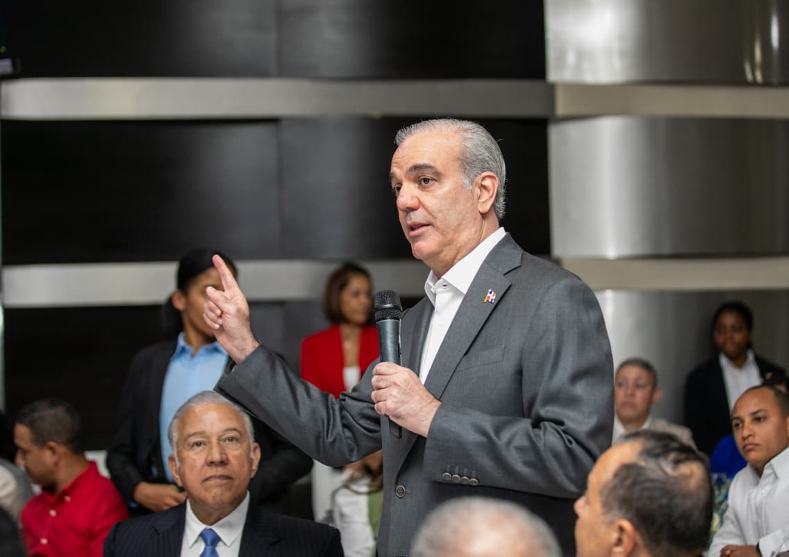 Abinader destaca reducción de la pobreza, avances sociales y económicos en RD