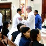 Abinader participa en misa por fallecimiento de madre de Miguel Medina