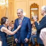 Abinader recibe máxima distinción de Americas Society y destaca límite a la reelección como legado democrático