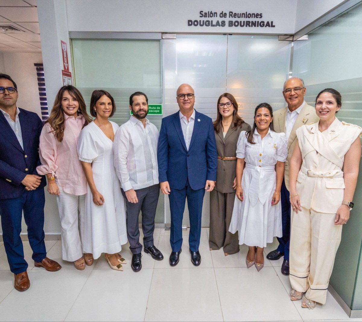 IDAC honra al fenecido médico y aviador puertoplateño Douglas Bournigal Redondo