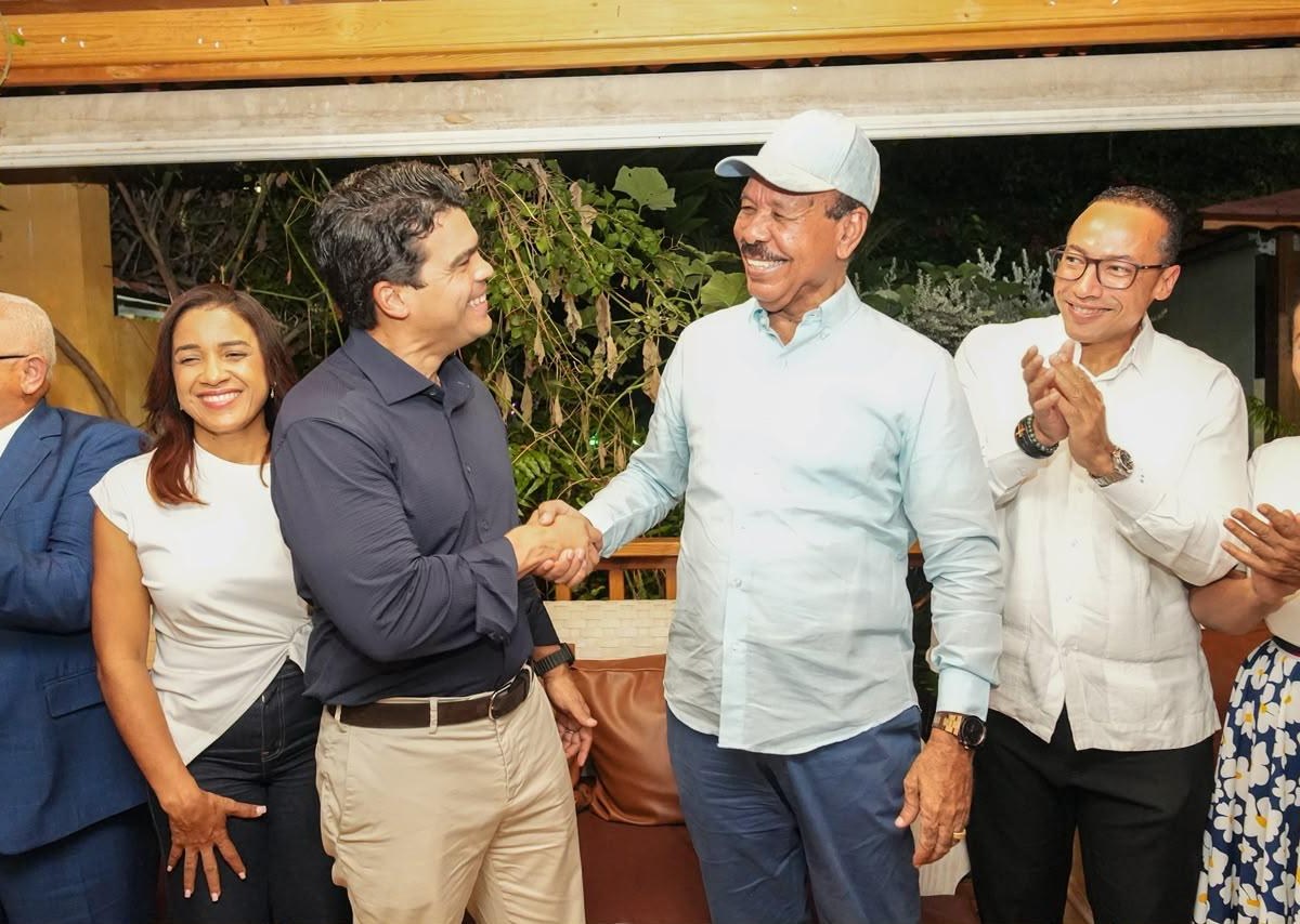 José Montás oficializa respaldo a Wellington Arnaud junto a su equipo político de San Cristóbal