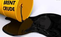 El Brent supera los 96 dólares y cierra la semana al alza por tensiones entre EE.UU. e Irán