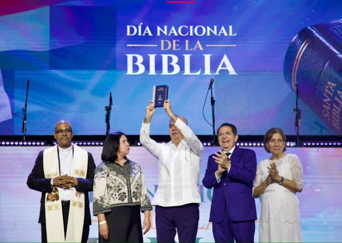 Comunidad Cristiana Nacional reconoce a Abinader por su respaldo a la fe y a la Biblia