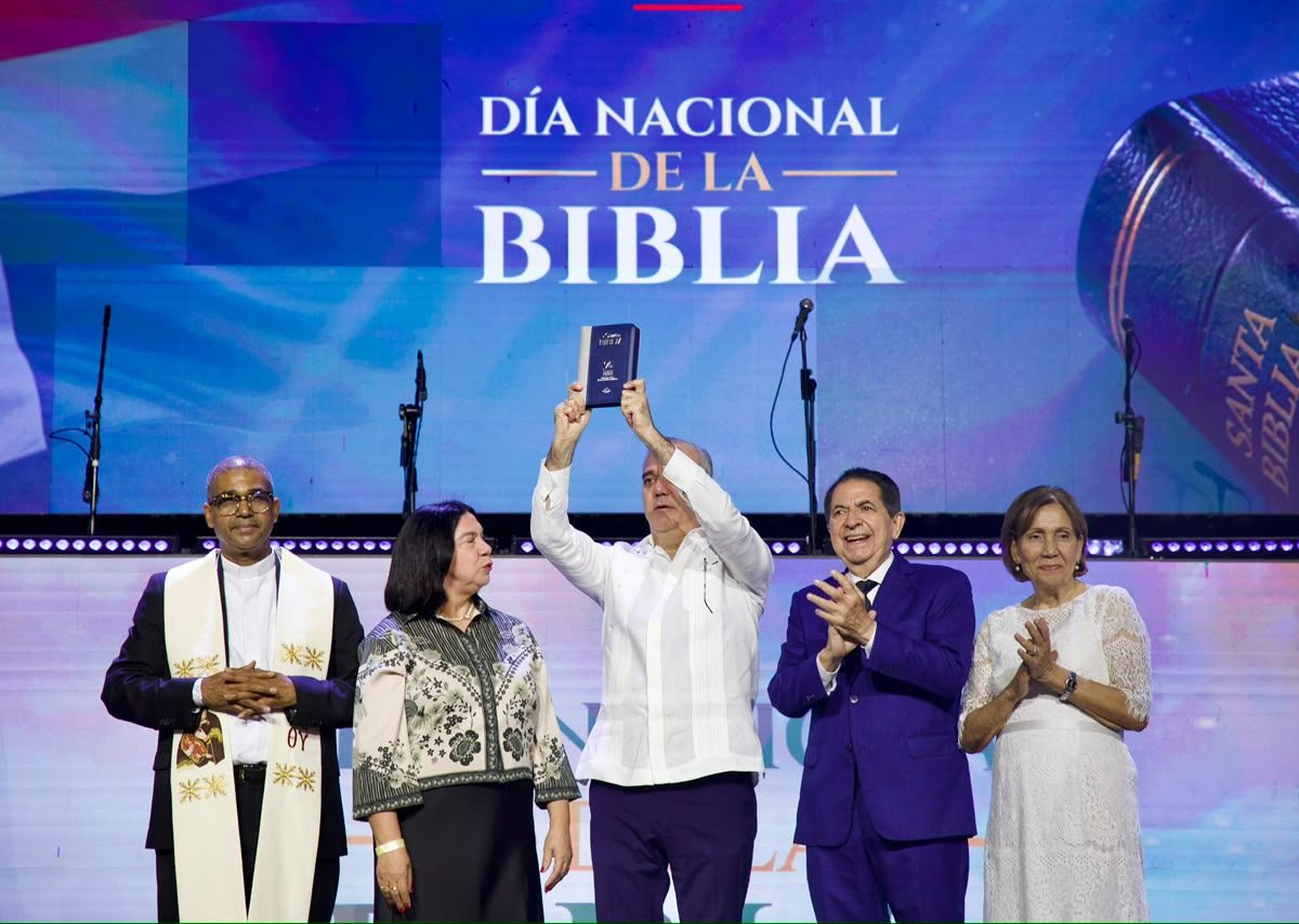 Comunidad Cristiana Nacional reconoce a Abinader por su respaldo a la fe y a la Biblia