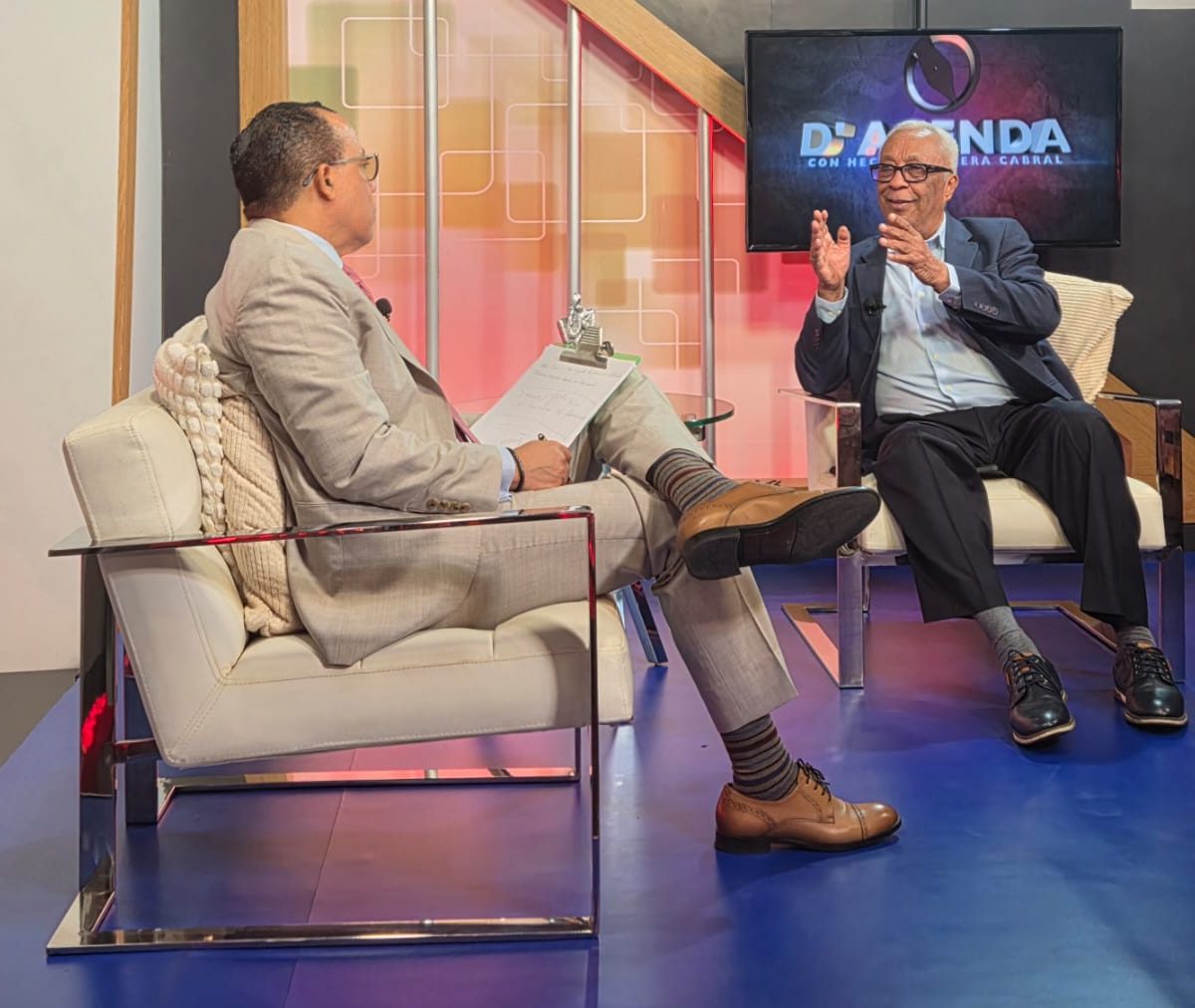 Exministro de Haciendas advierte “fuga de ahorros en dólares” si BC no aumenta su TPM como hizo la FED