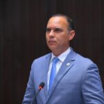 Diputado Emíl Durán pide aumento salarial para personal administrativo de escuelas