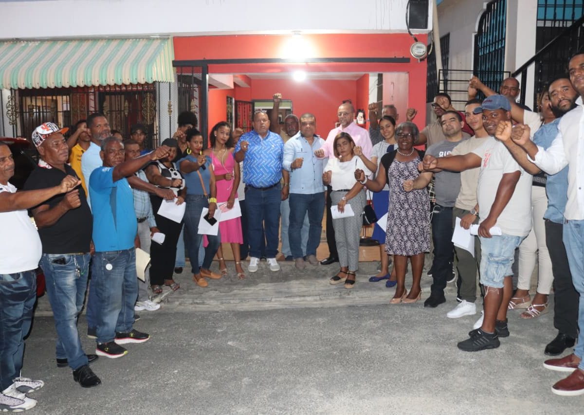 Diputado del PRD realiza recorrido por comunidades de SDN