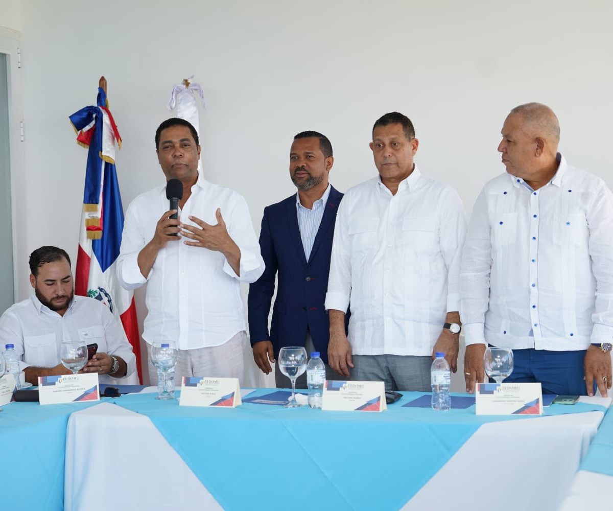Eduardo Esteban es elegido presidente de Fedomu Región Cibao Nordeste para el período 2026-2028
