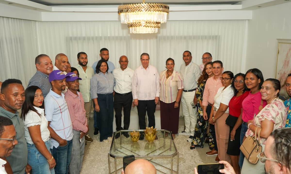 Francisco Javier García incorpora a Plutarco Pérez y equipo a proyecto presidencial de 2028