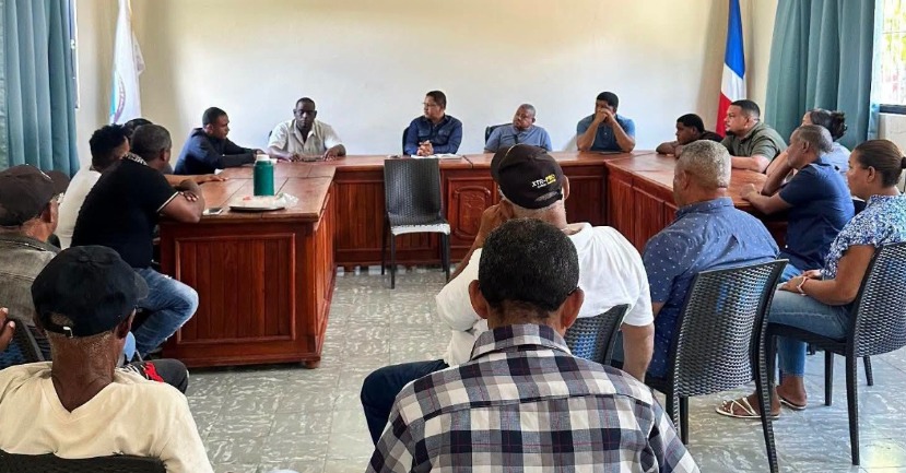 Alcalde de Postrer Río sostiene encuentro con Inapa y aborda tema del agua en sector Tierra Prieta