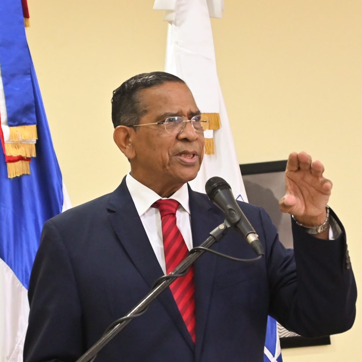 Exsenador sugiere diversificar mercados para bajar vulnerabilidad por cierres de Haití