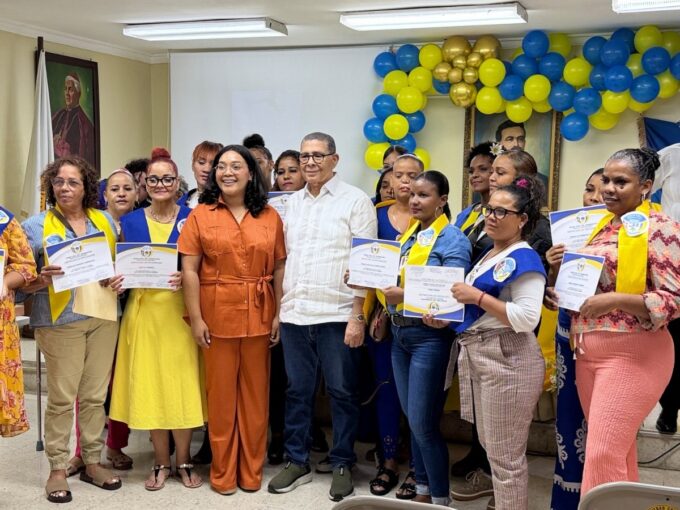 Hogar Crea capacita a 22 mujeres en proceso de tratamiento y recuperación