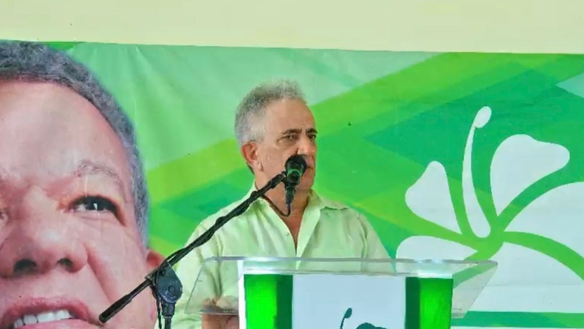 “Perdón por apoyar al PRM”, exclama dirigente oficialista al pasar a la FP en multitudinario acto en San Juan