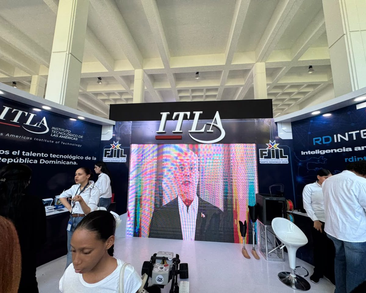 ITLA inaugura stand en la FILSD 2026