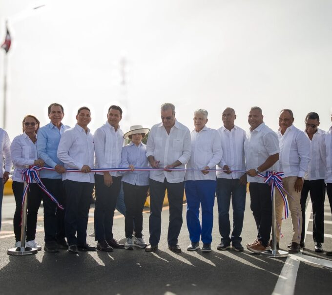 Presidente Abinader entrega puente y calles asfaltadas para impulsar conectividad en Peravia