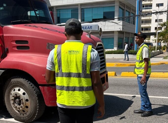 Intrant, Digesett y MOPC fiscalizan 28 vehículos pesados por circular sin autorización