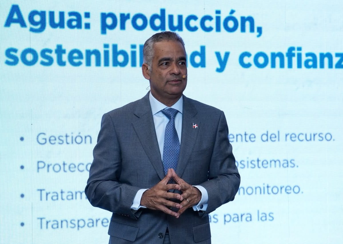 Ministro Santos abordará en Washington potencial de tierras raras
