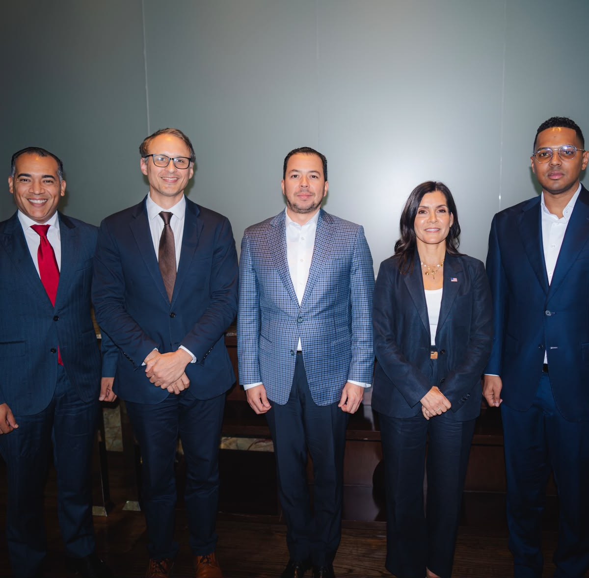 Embajadora de Estados Unidos sostiene encuentro con representantes de Dominicanos Primero