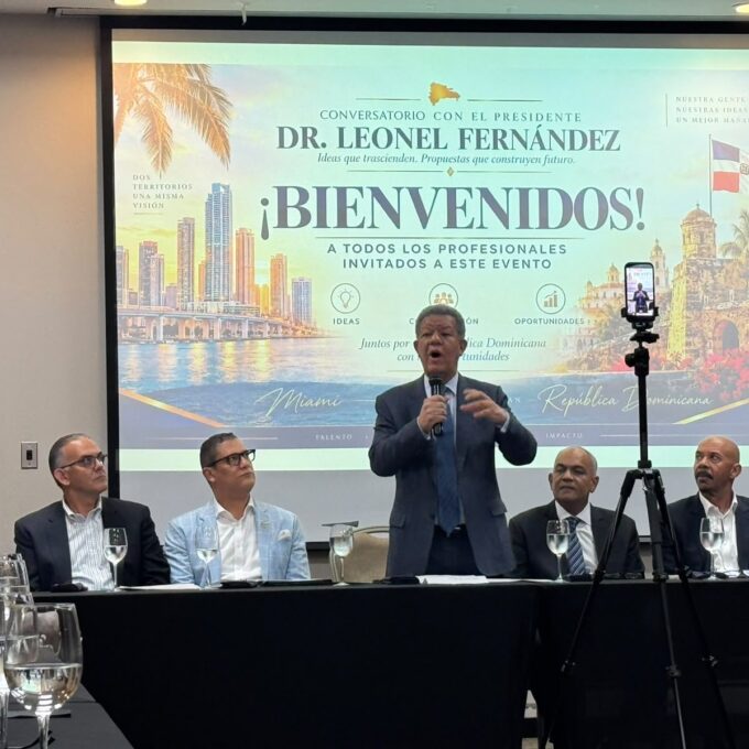 Leonel Fernández lleva a Miami agenda sobre el futuro de la diáspora dominicana