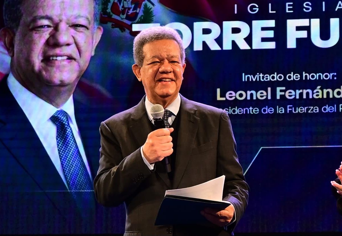Leonel Fernández llama a fortalecer la fe ante los desafíos que enfrenta la sociedad