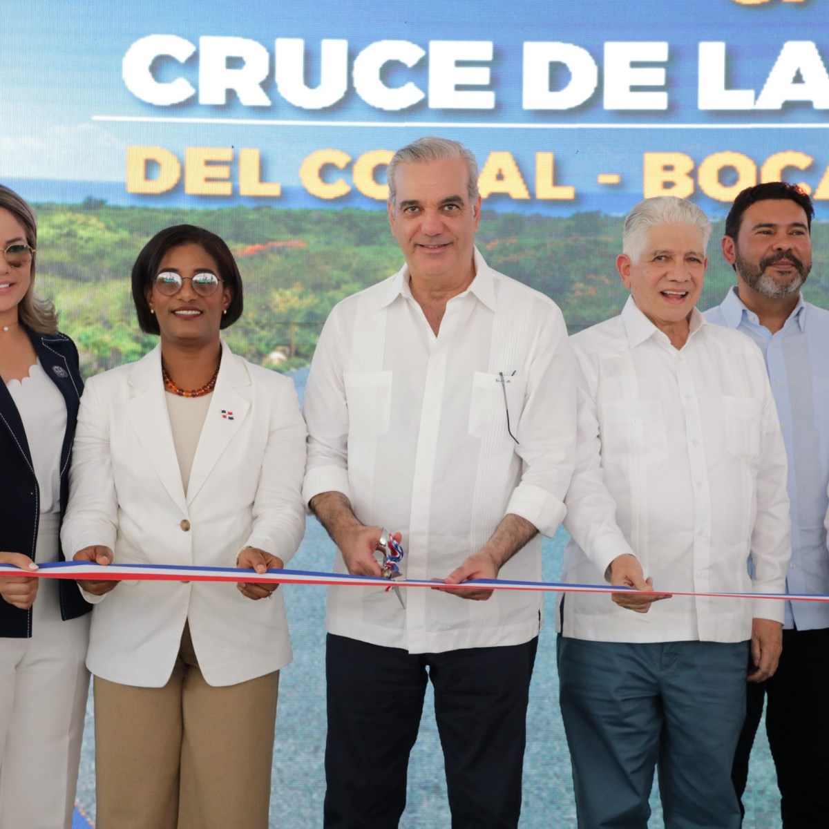 Tras 25 años de espera, presidente Abinader inaugura la carretera de Boca de Chavón