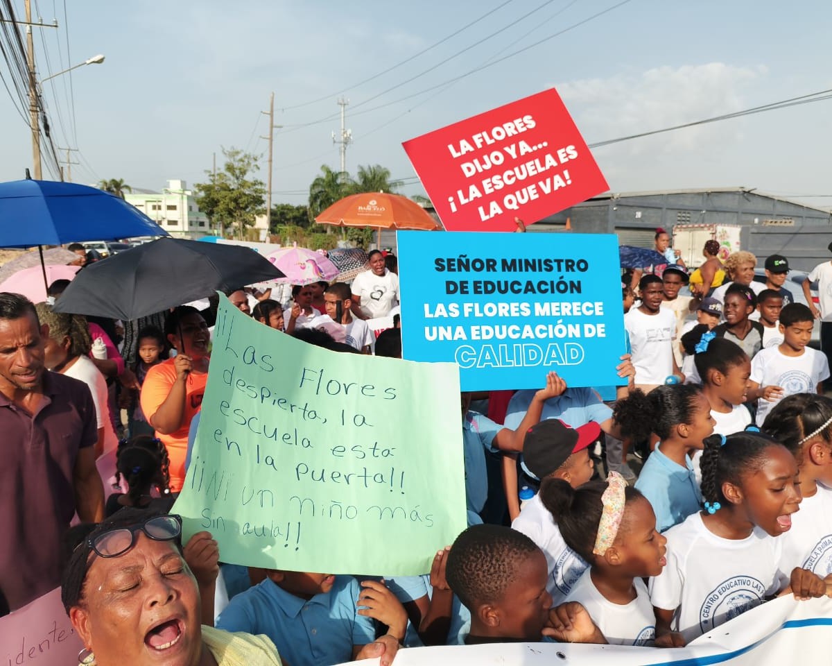 “Las Flores dijo ya, la escuela es la que va”: comunitarios de Las Flores marchan por construcción de escuela