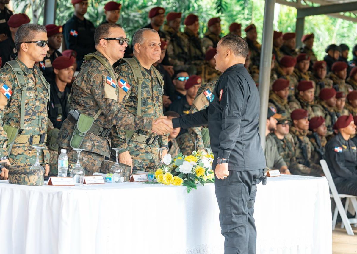 Ministerio de Defensa gradúa cadetes especializados en operaciones tácticas en áreas urbanizadas