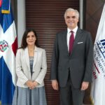 Ministro de Educación y embajadora de EE. UU. abordan cooperación en bilingüismo y tecnología