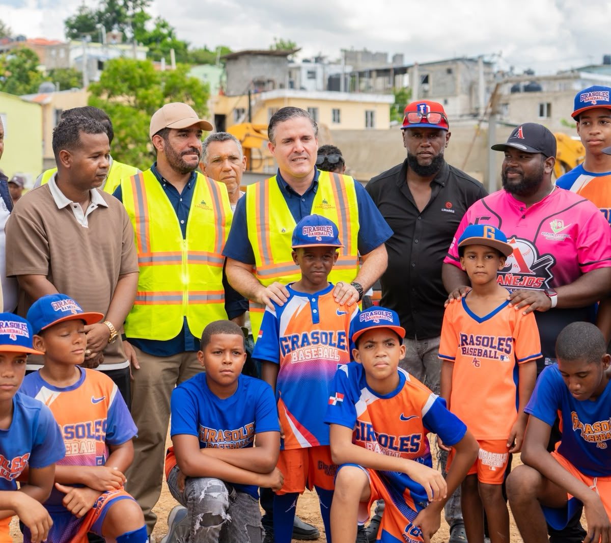 Ministro Jean Luis Rodríguez supervisa obras de infraestructura social y deportiva en SD