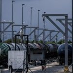 El brent sube un 1,02 %, hasta 105,68 dólares, por el aumento de tensión en Oriente Medio