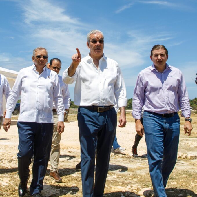 Presidente Abinader realiza visita al proyecto turístico Punta Bergantín en Puerto Plata