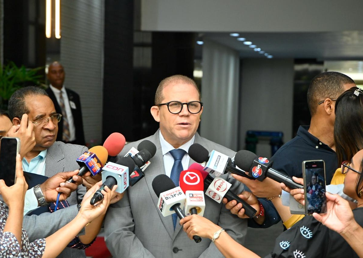 Rafael Castillo afirma acumulación de fondos para medicamentos sería “inconstitucional”