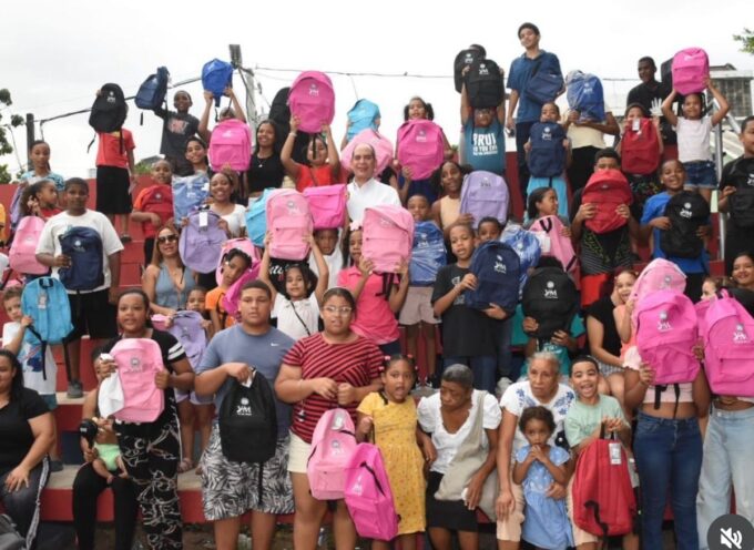 Regidor Moya culmina entrega de útiles escolares a niños de escasos recursos en la Circunscripción 1