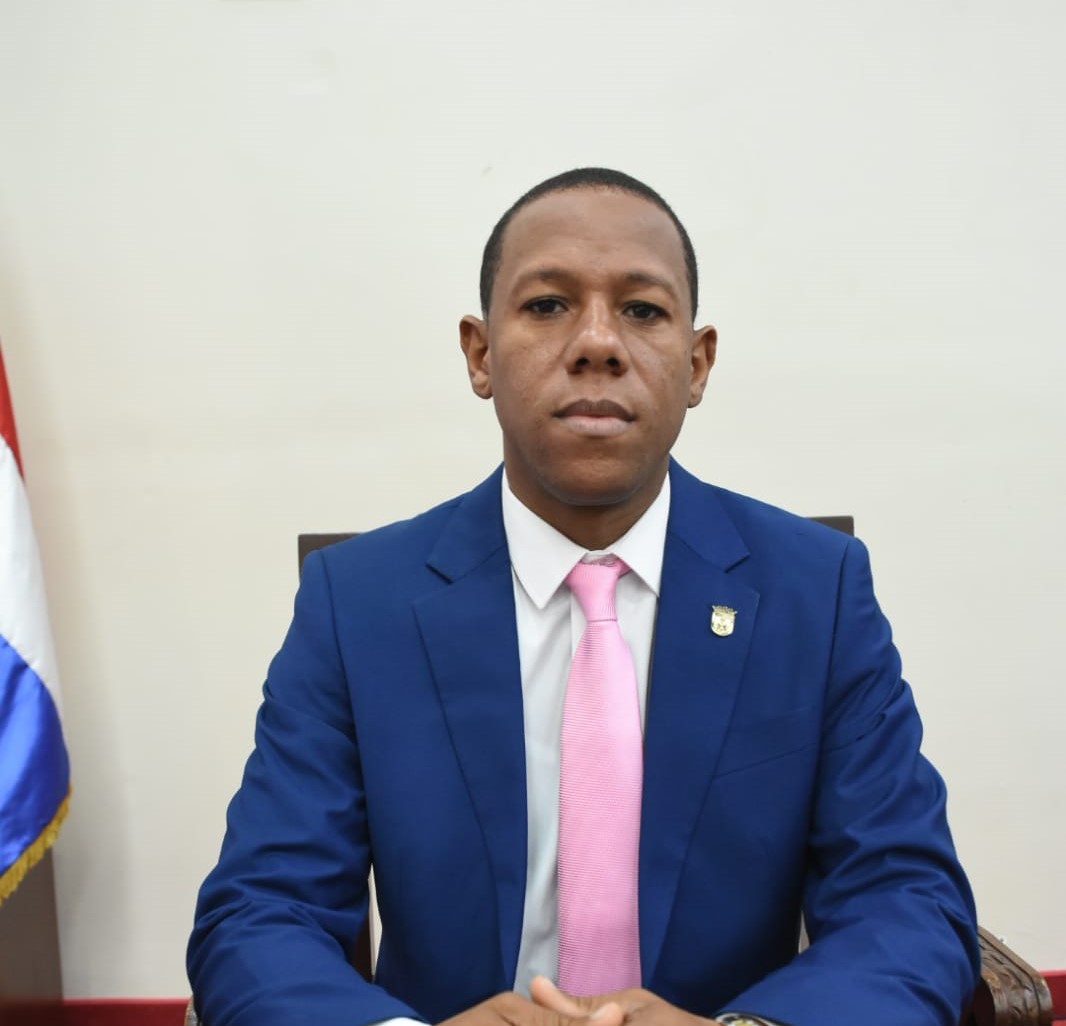 Regidor Wilkin Martínez deposita proyecto de numeración única de domicilios