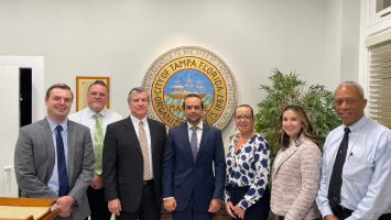 René Rodríguez se reúne con el gobierno local de Tampa, Florida