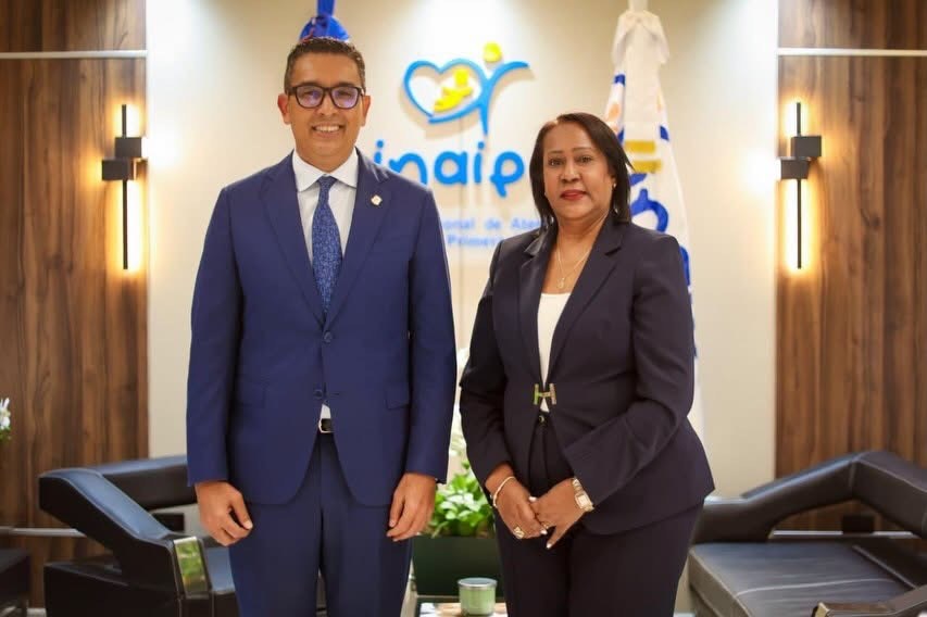Senador por Bahoruco Guillermo Lama se reúne con directora del Inaipi