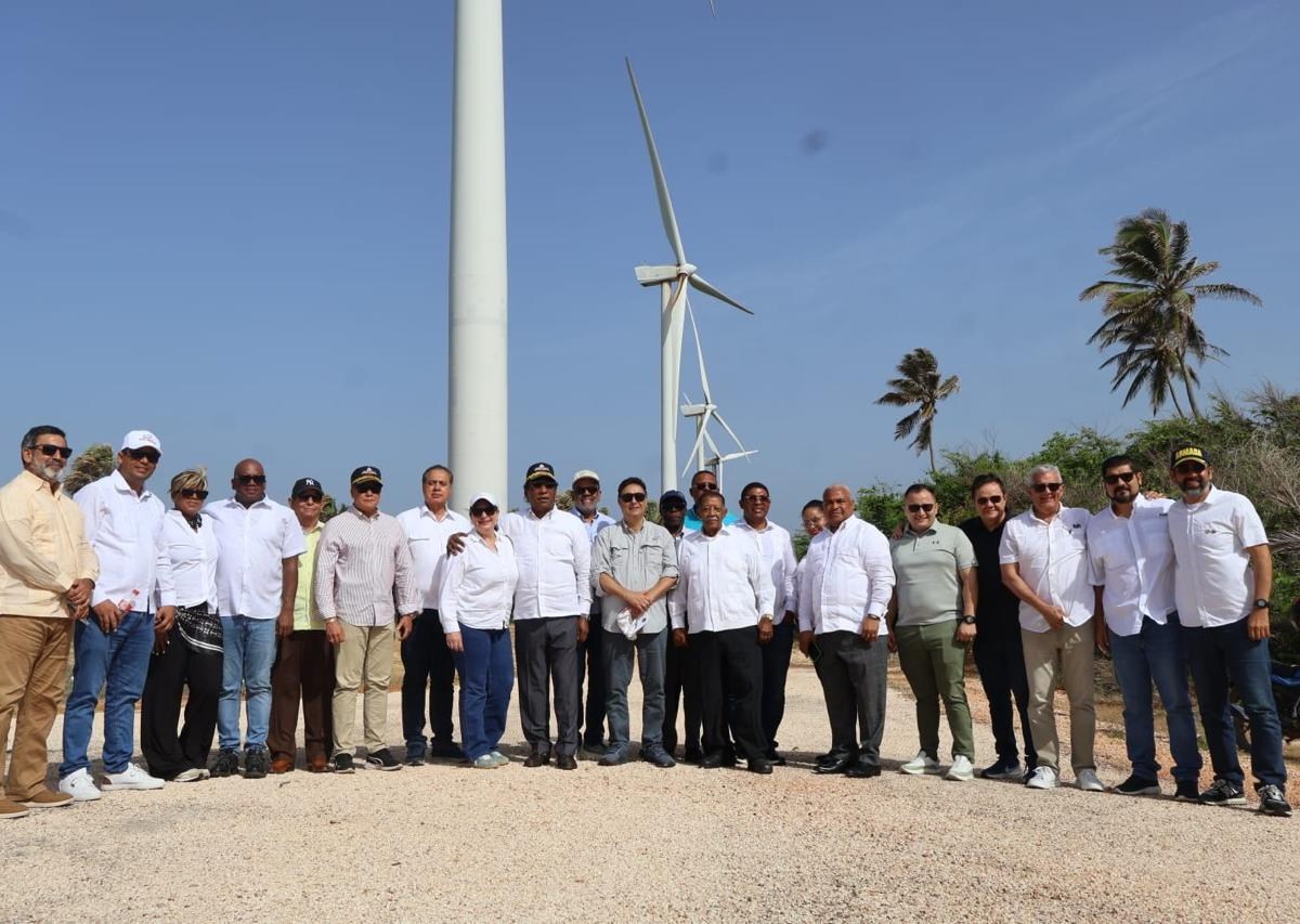 Titular de DGDF recorre Pedernales con empresarios de Colombia y Costa Rica en busca de oportunidades de inversión
