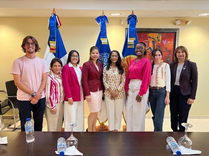 UASD despide estudiantes cursarán programas en Canadá e Italia