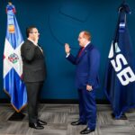 Magín Díaz juramenta a Víctor Livio Cedeño como nuevo superintendente de Bancos